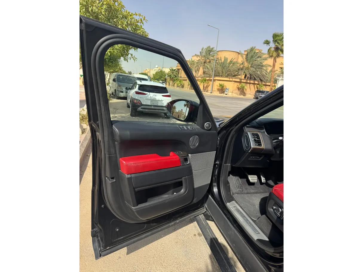 Car image 10