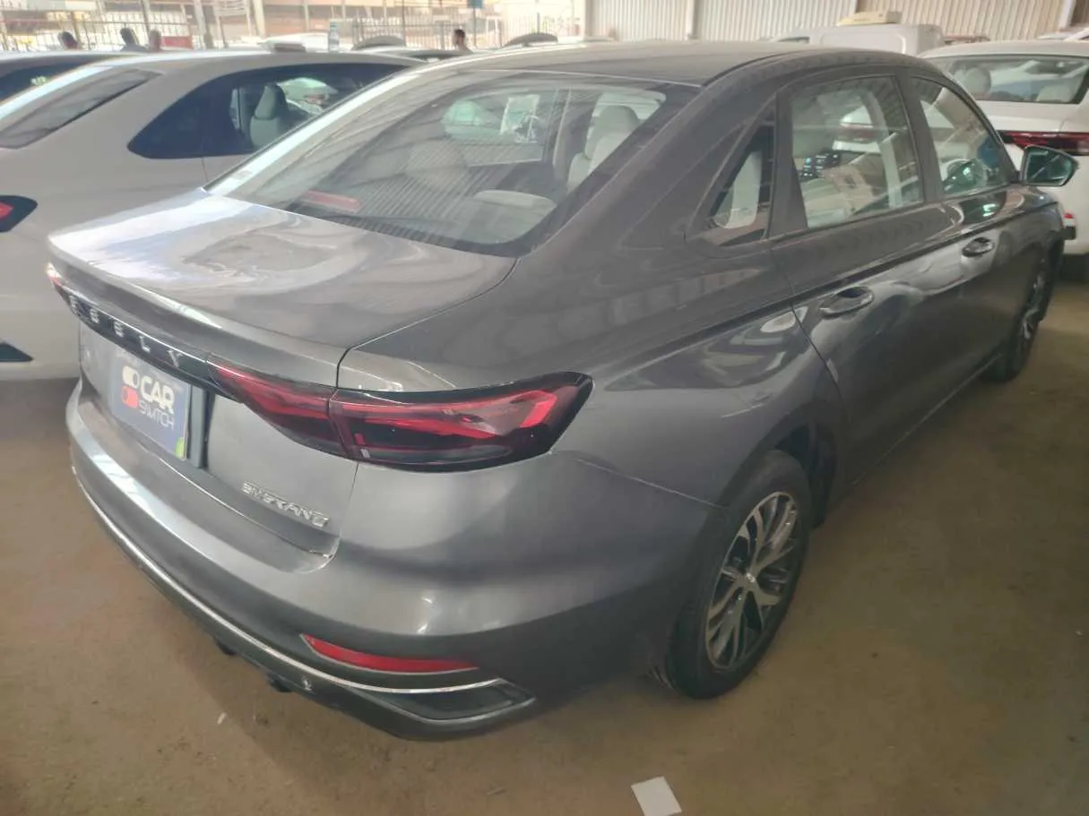 Car image 5