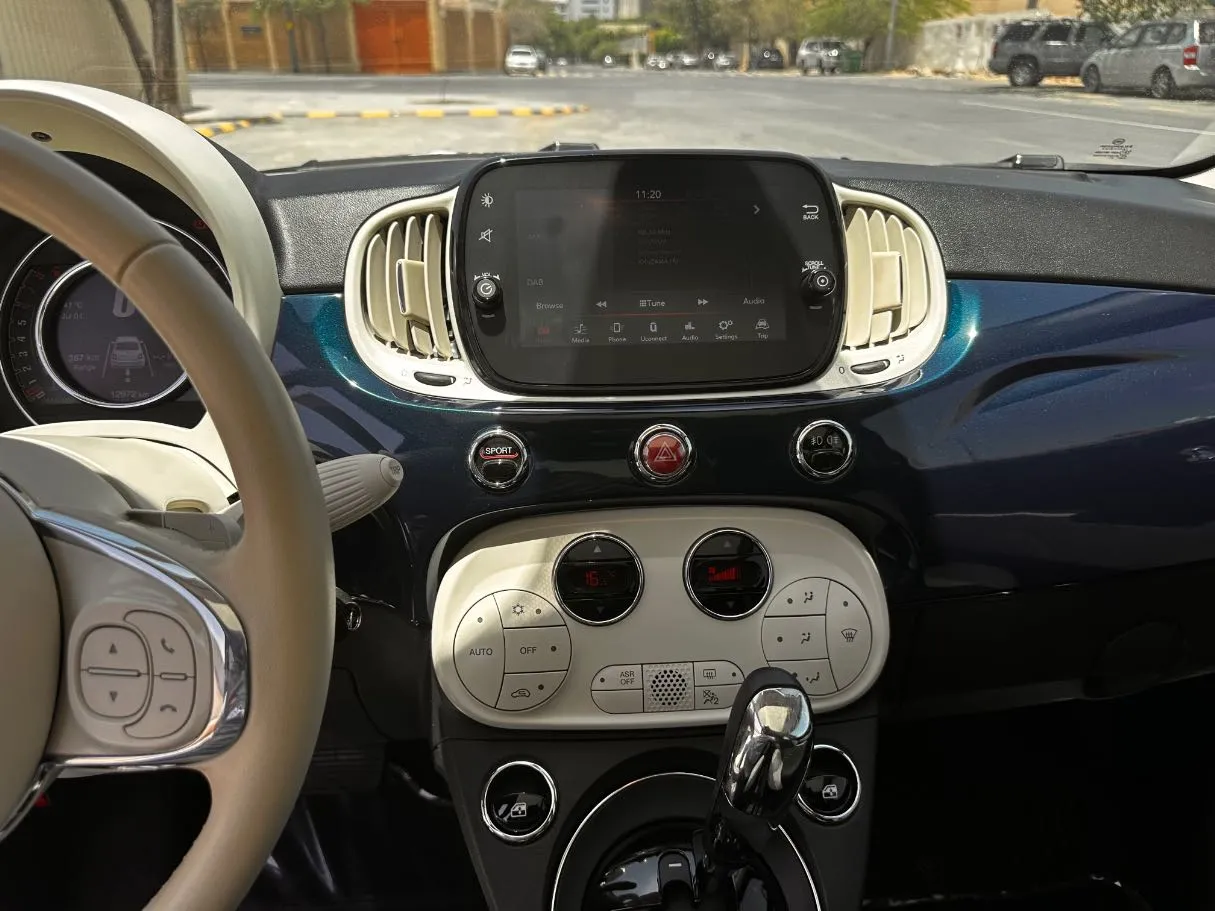 Car image 16