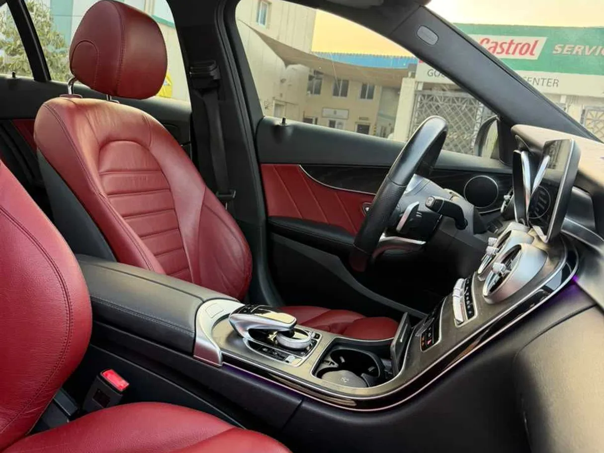 Car image 8