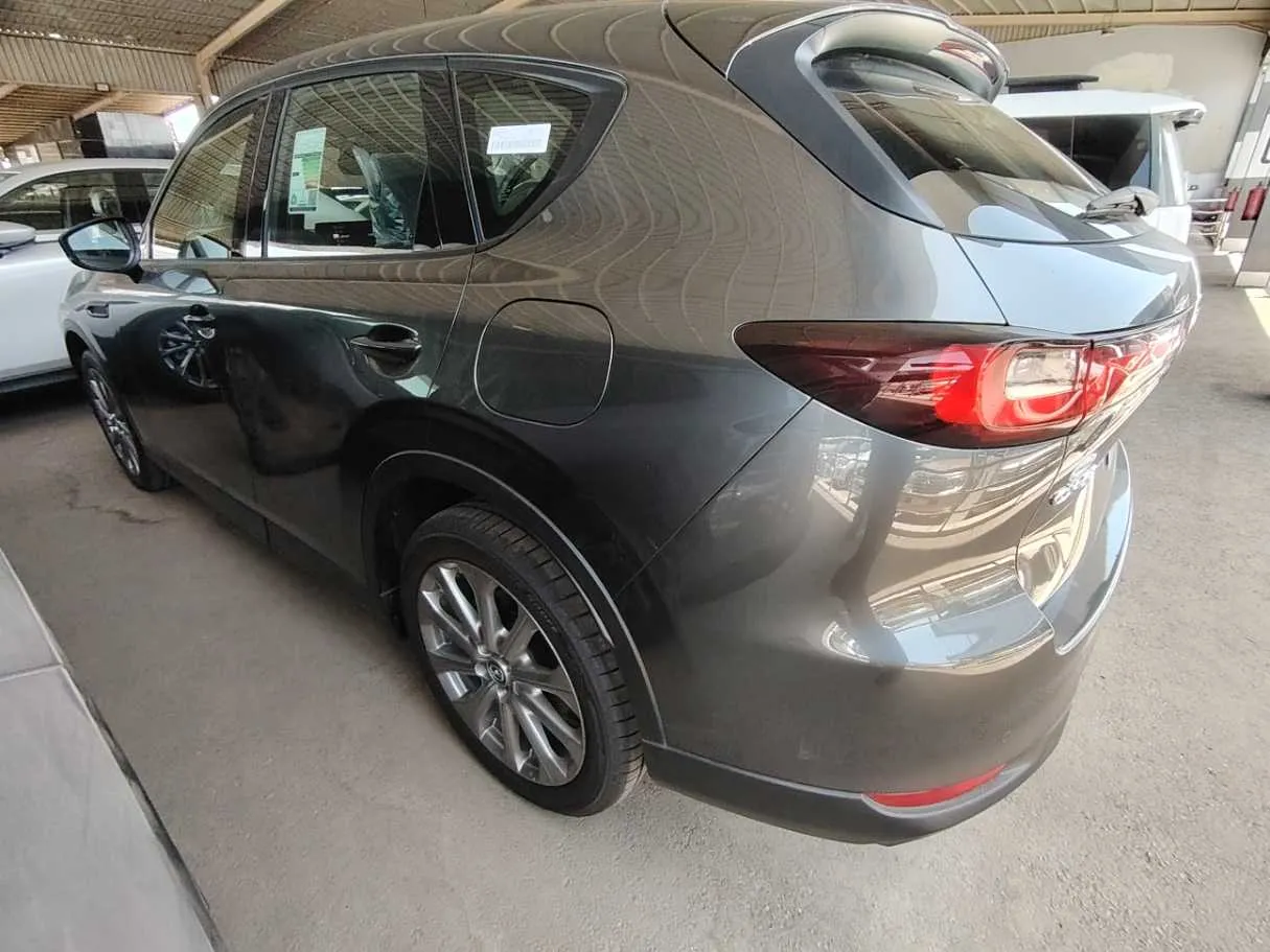 Car image 7