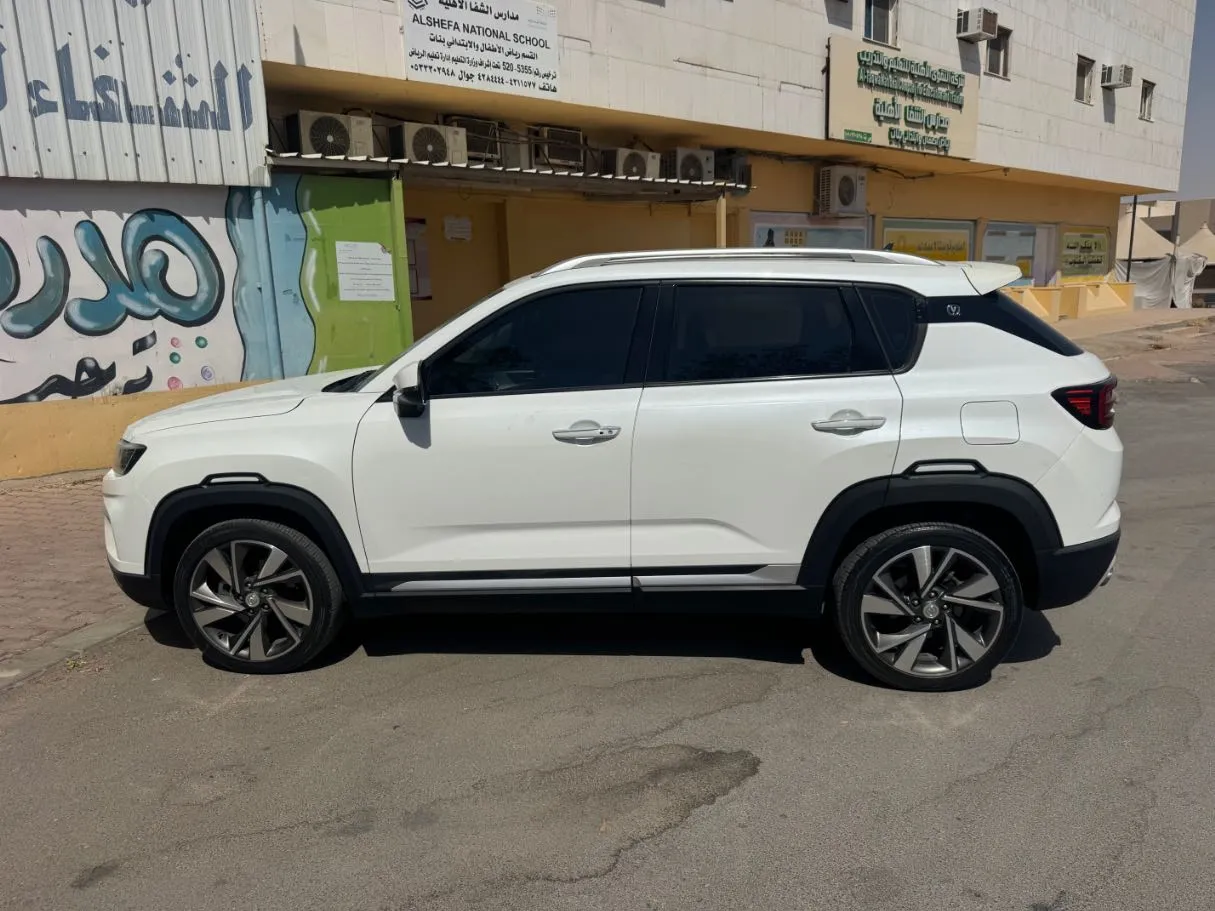 Car image 8