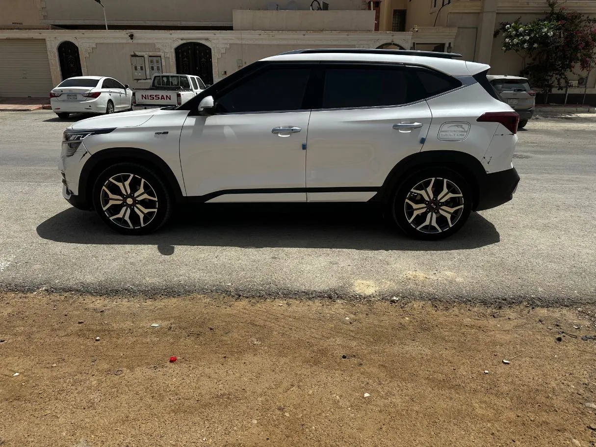 Car image 8