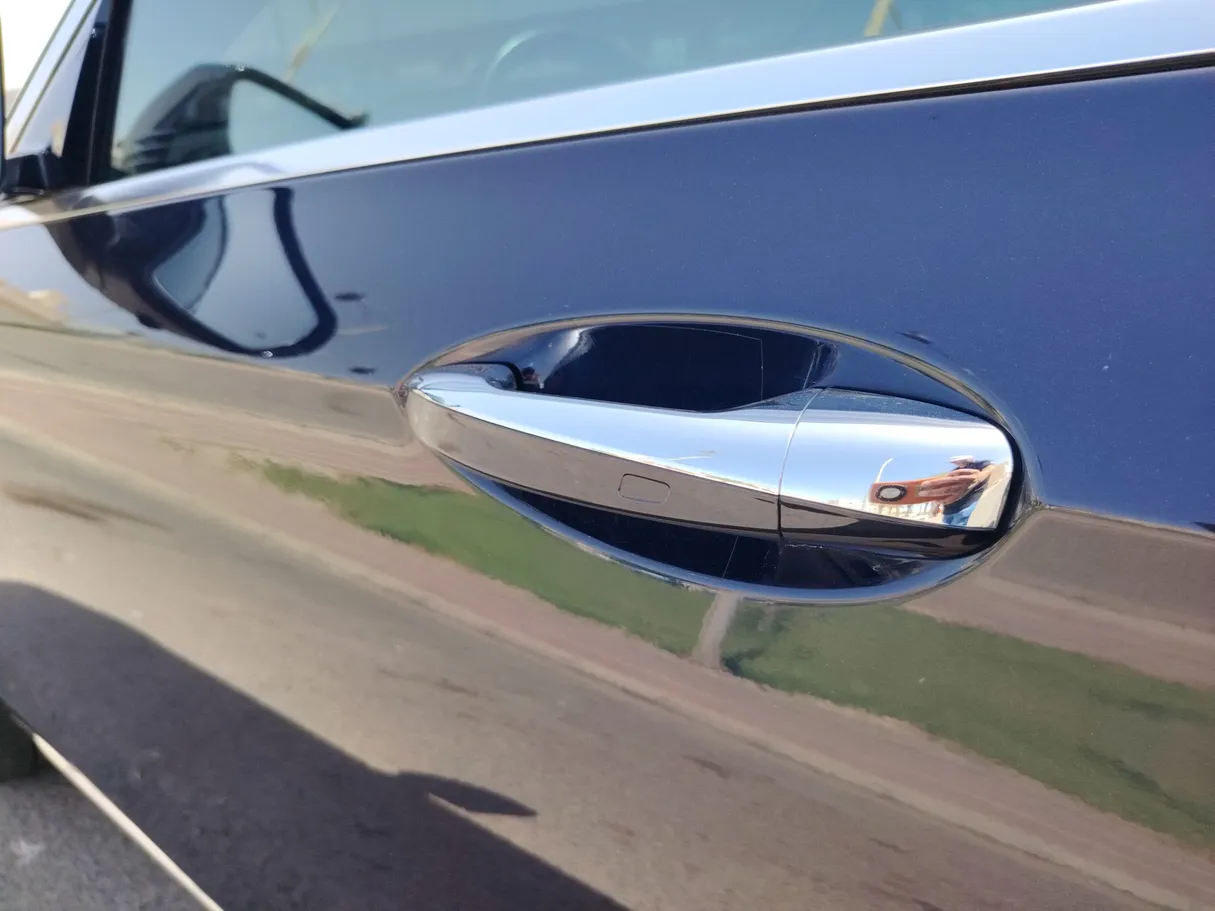 Car image 30