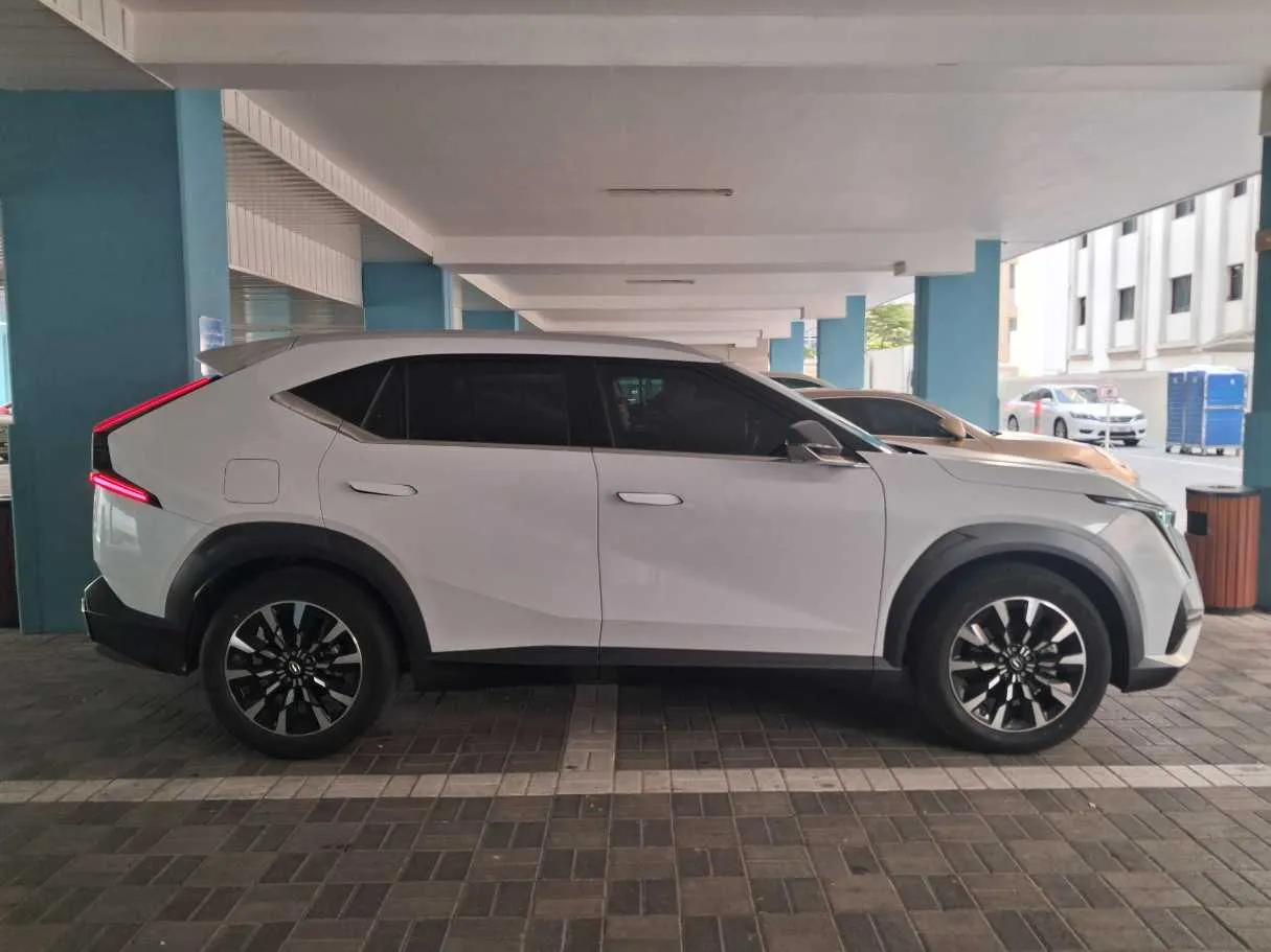 Car image 8
