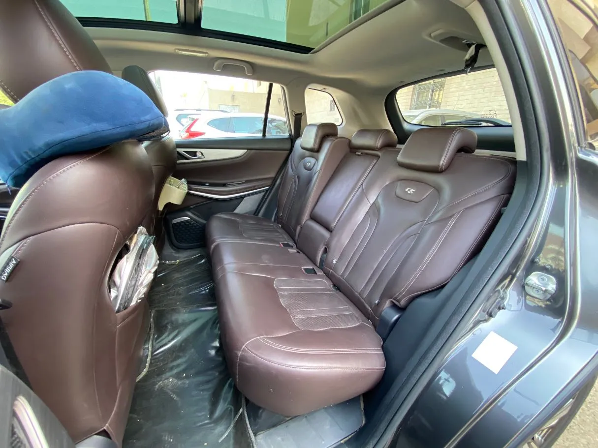 Car image 13