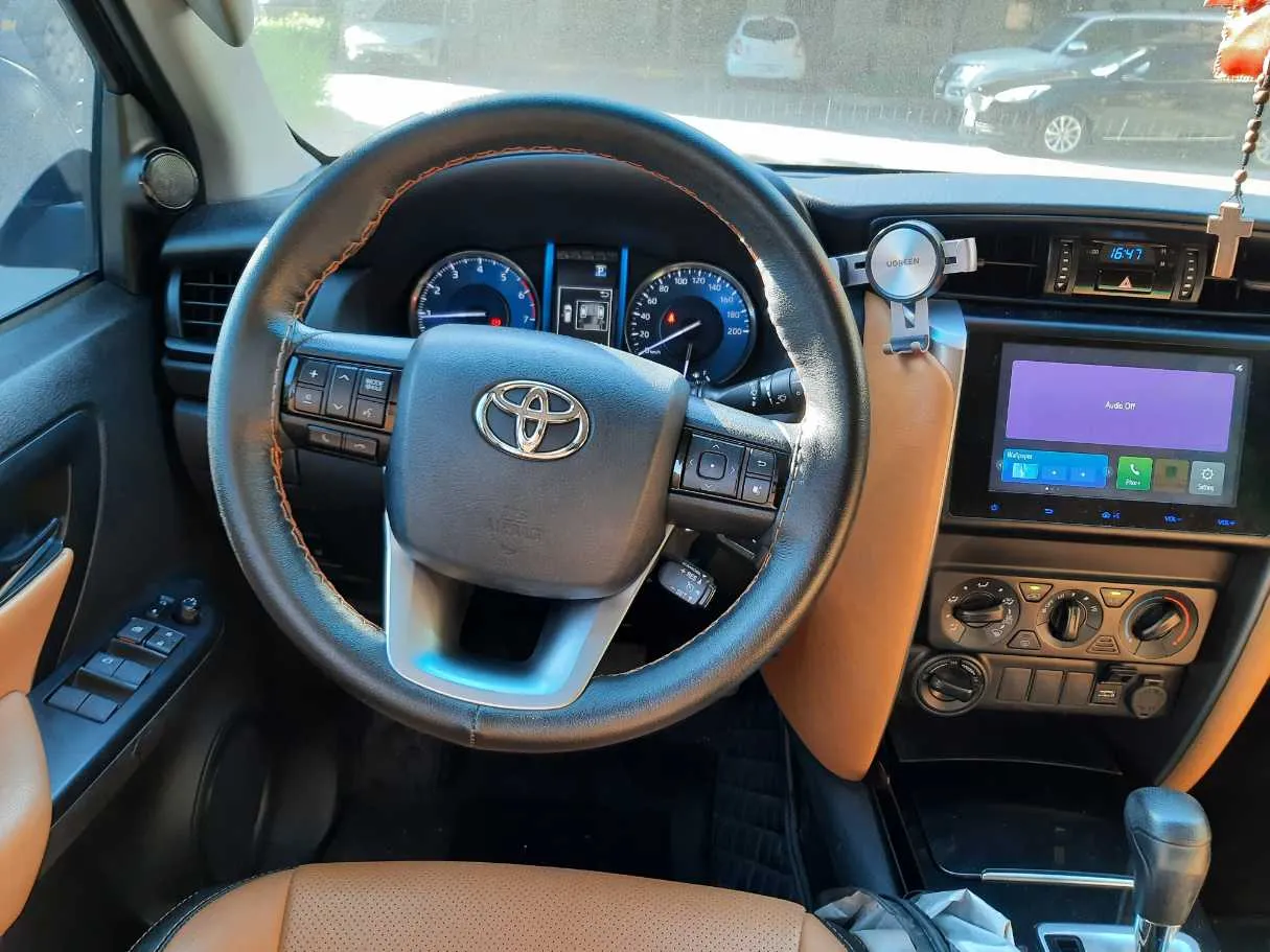 Car image 15