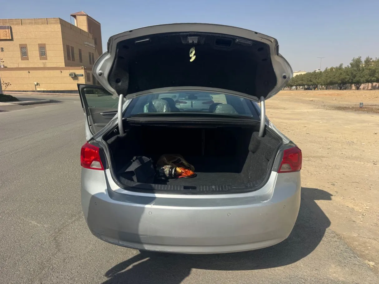 Car image 18