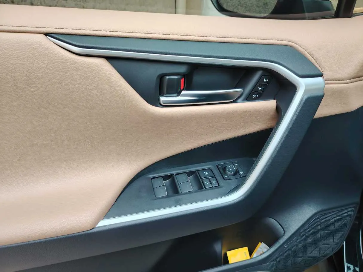 Car image 34