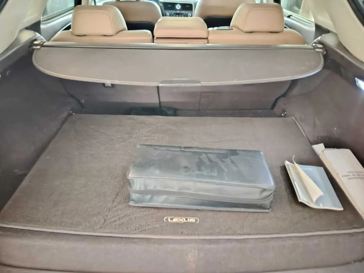 Car image 32