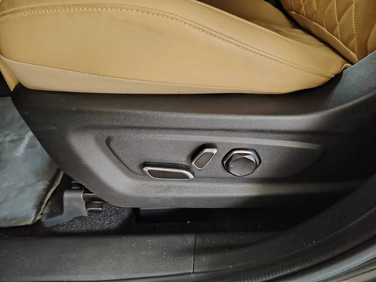 Car image 43