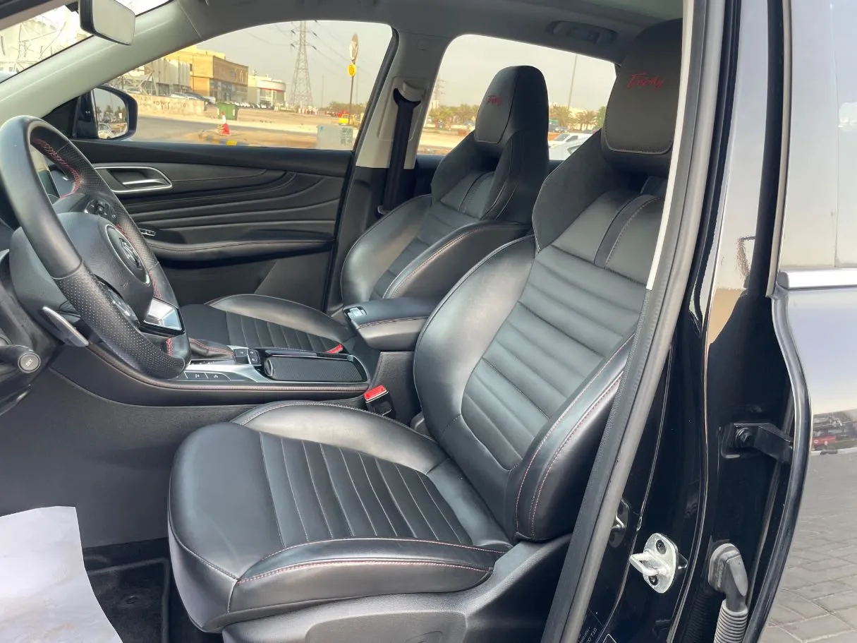 Car image 12