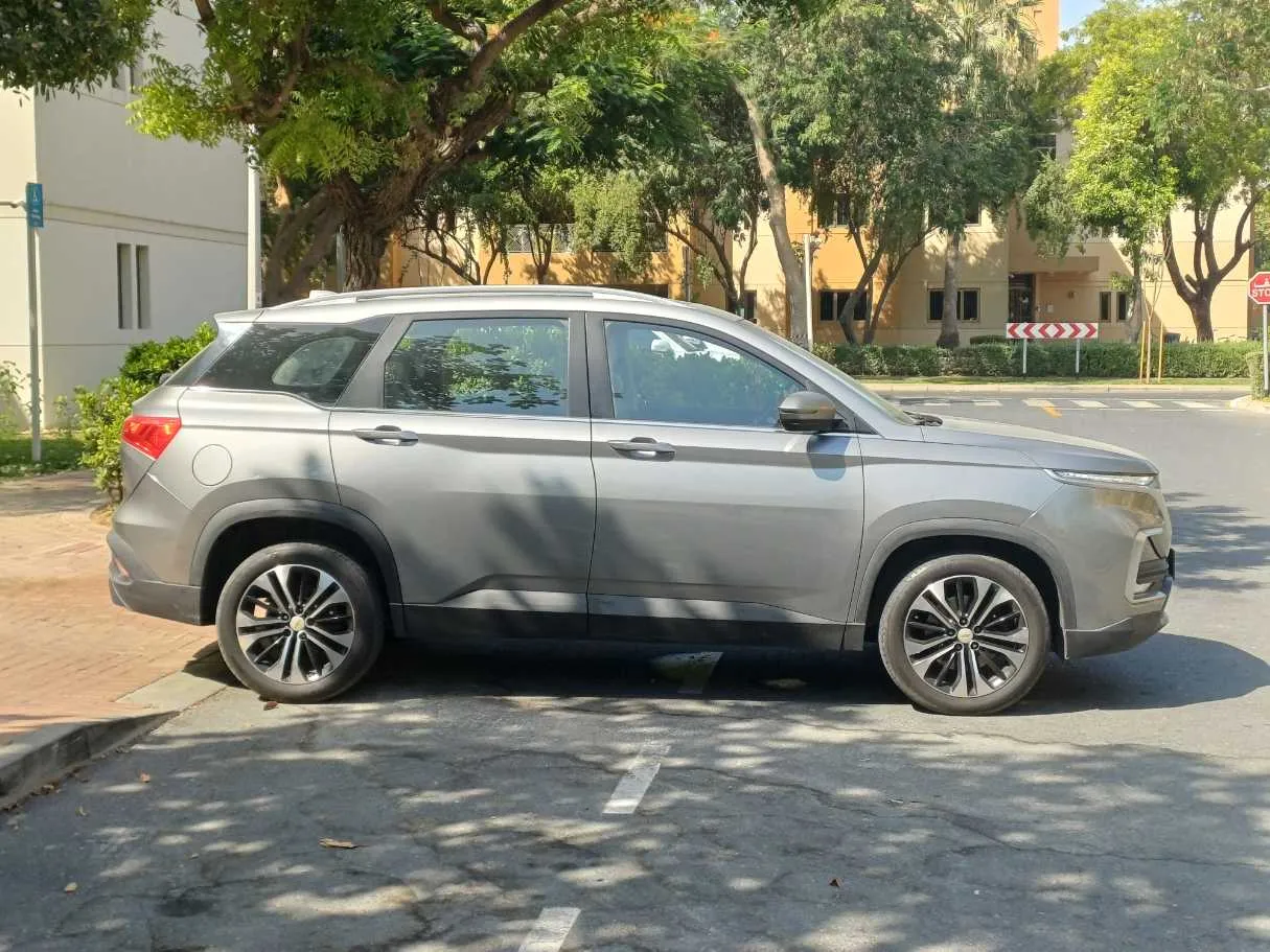 Car image 4