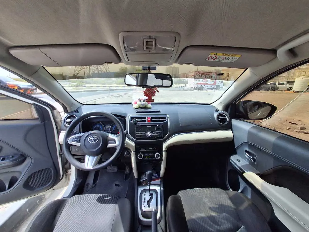 Car image 18