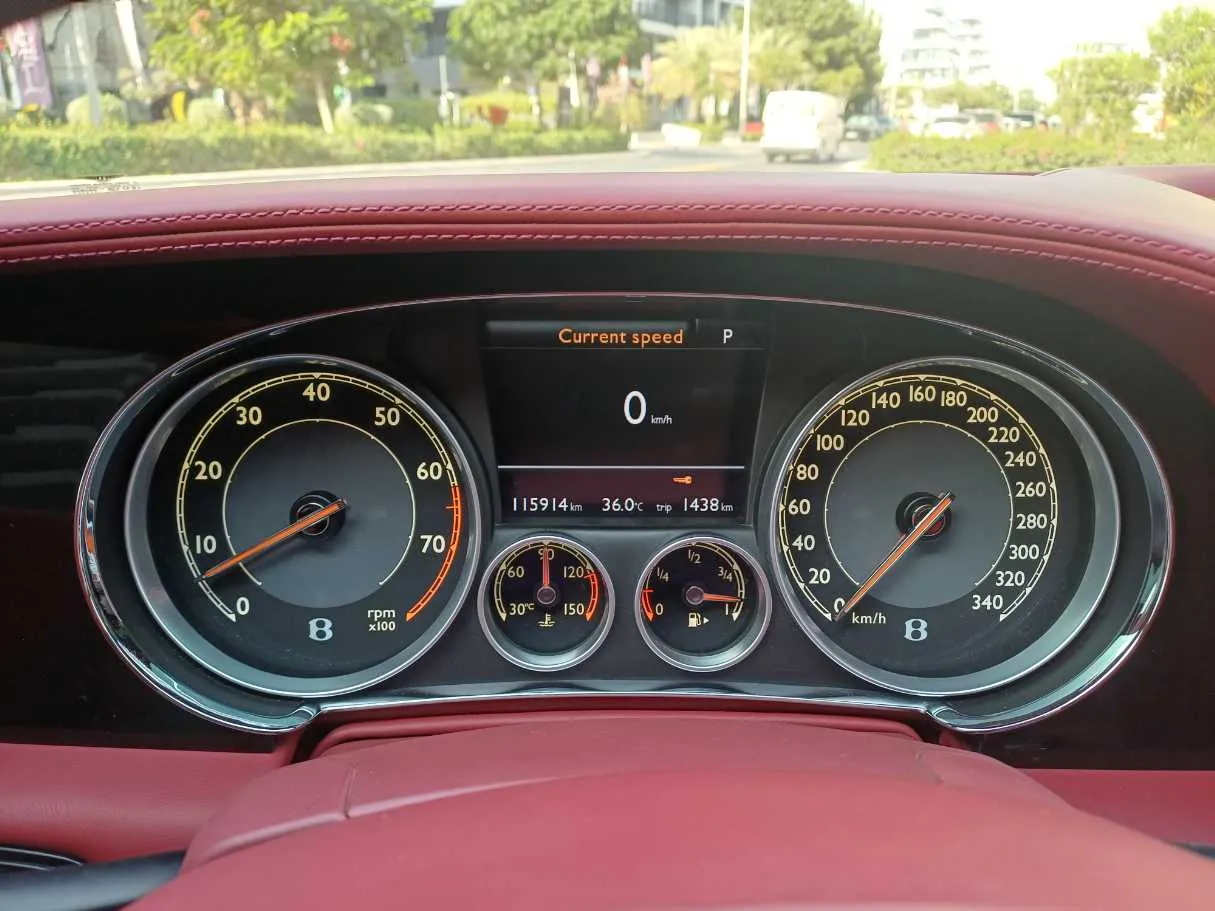 Car image 18