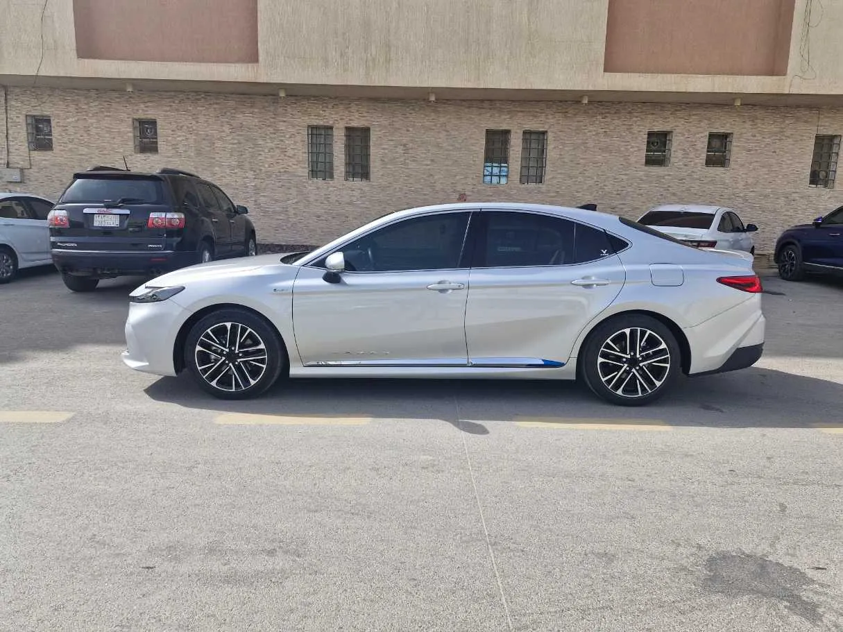 Car image 8