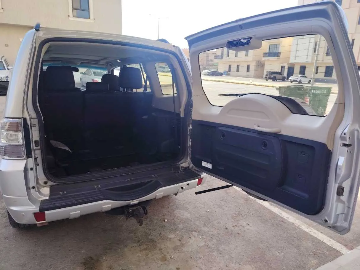 Car image 25