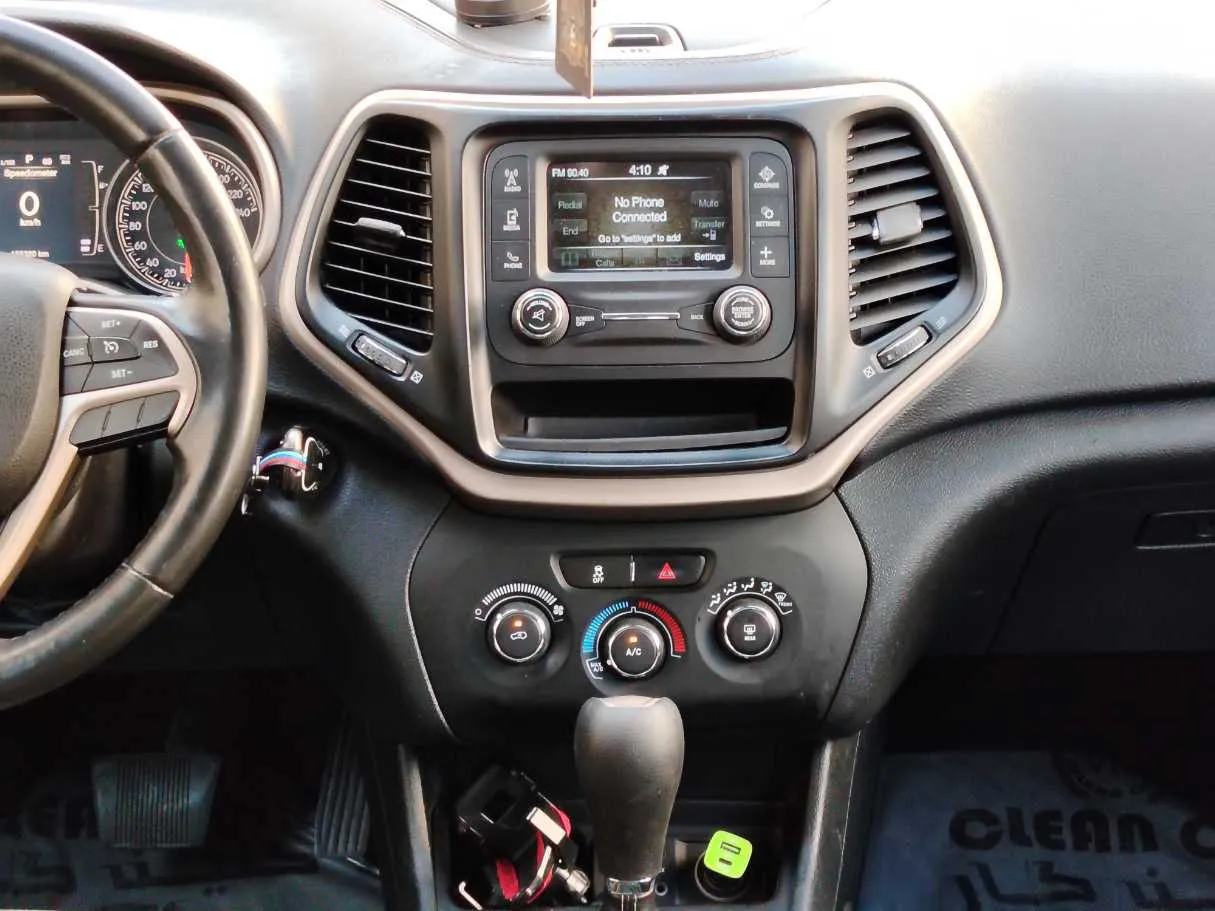 Car image 19
