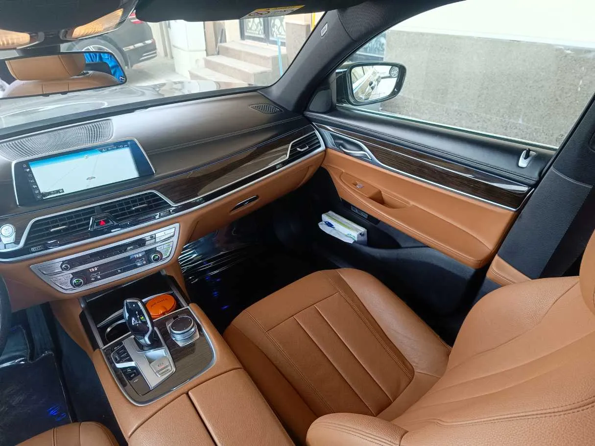 Car image 32