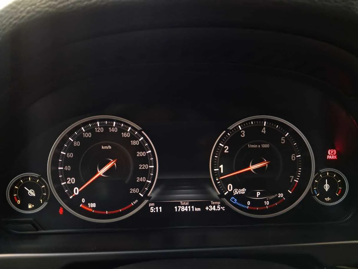 Car image 19
