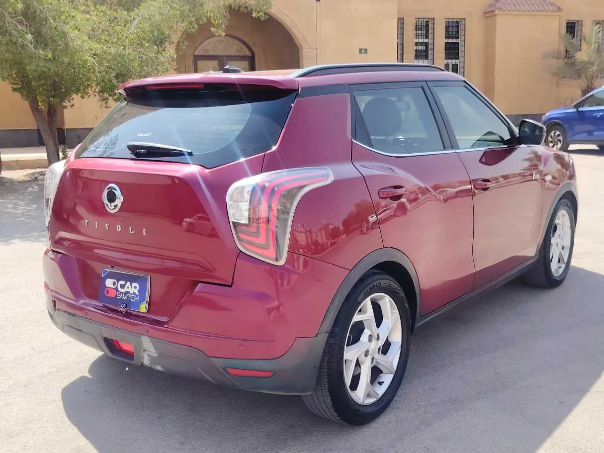 Car image 5