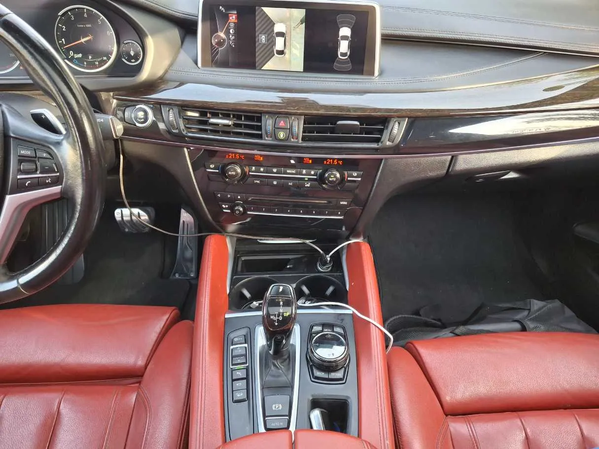 Car image 14