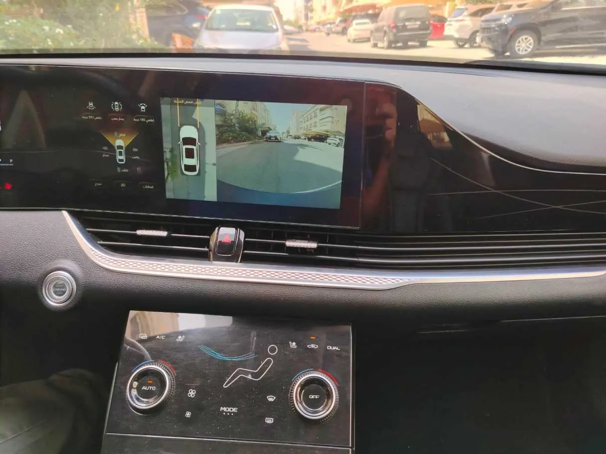 Car image 25
