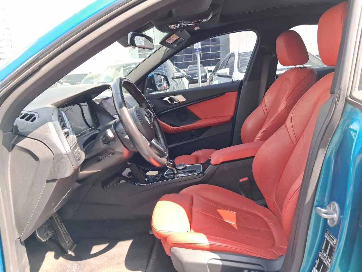 Car image 12