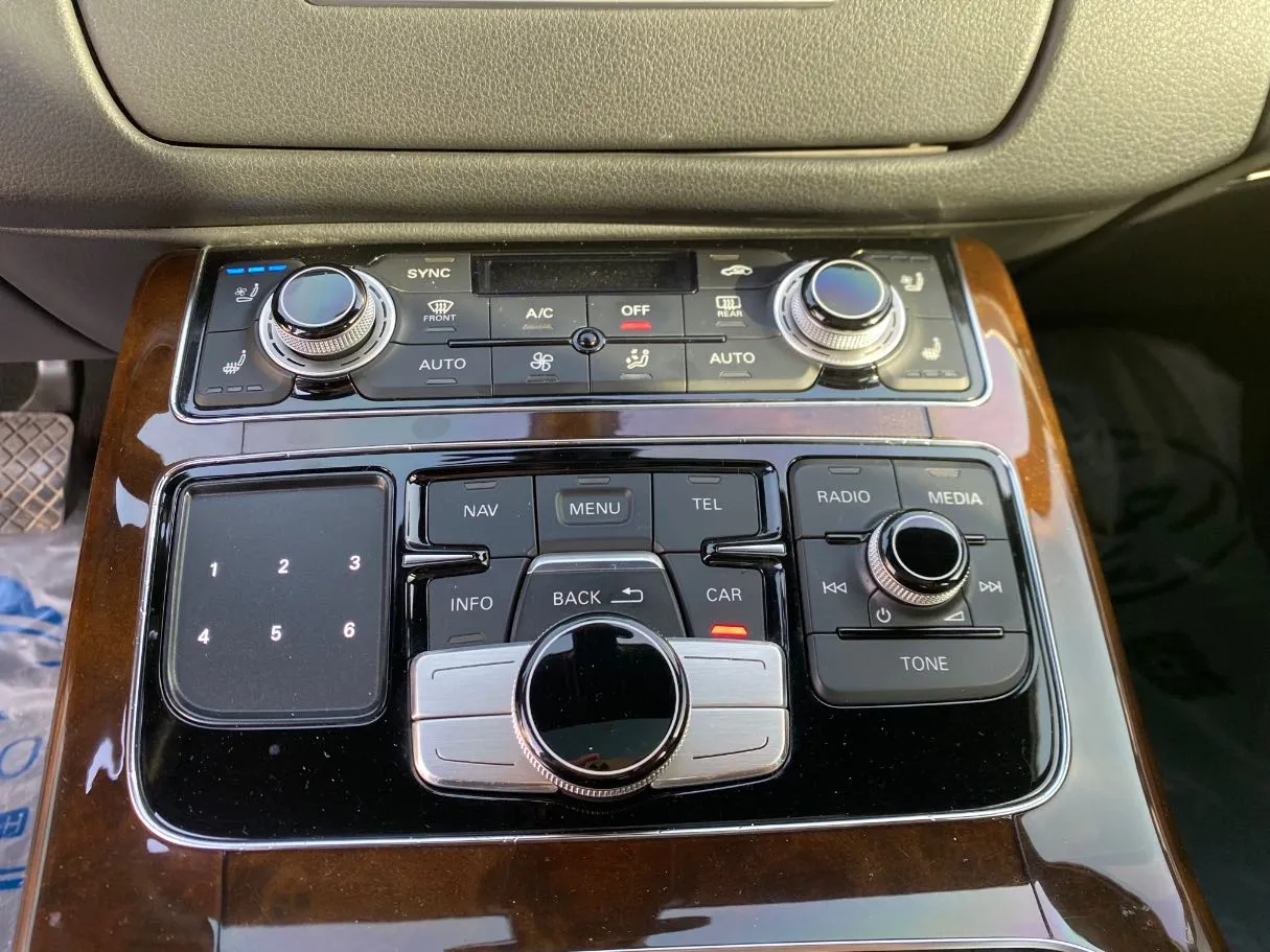 Car image 27