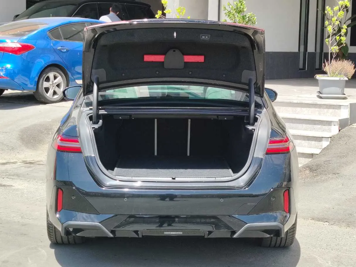 Car image 27