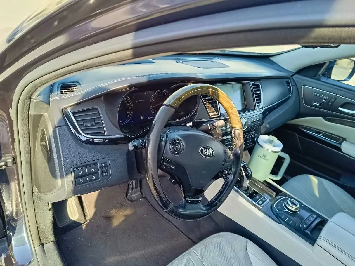 Car image 13