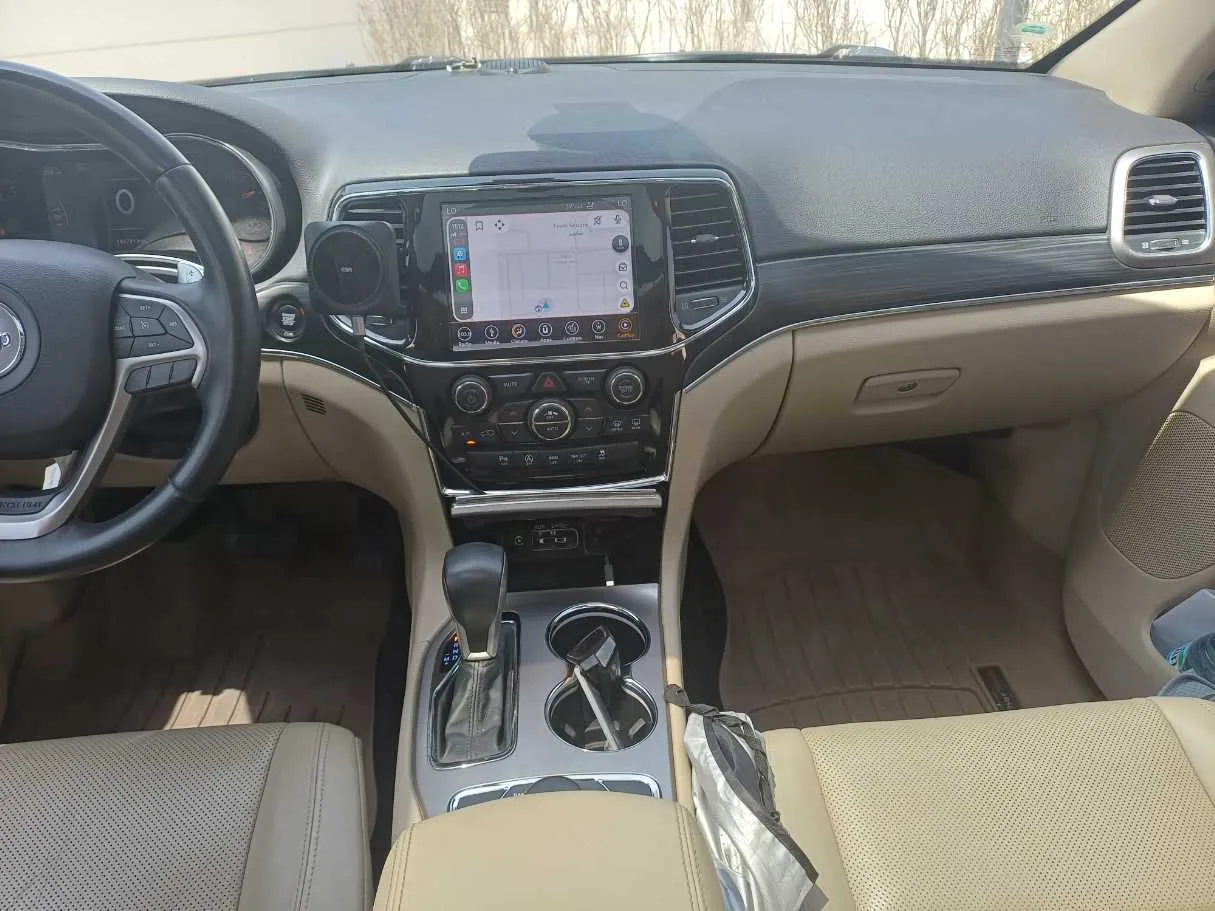 Car image 15