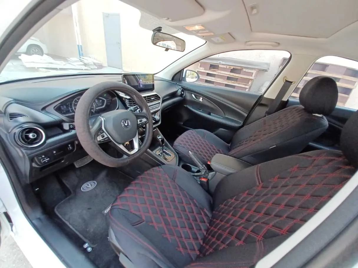 Car image 10