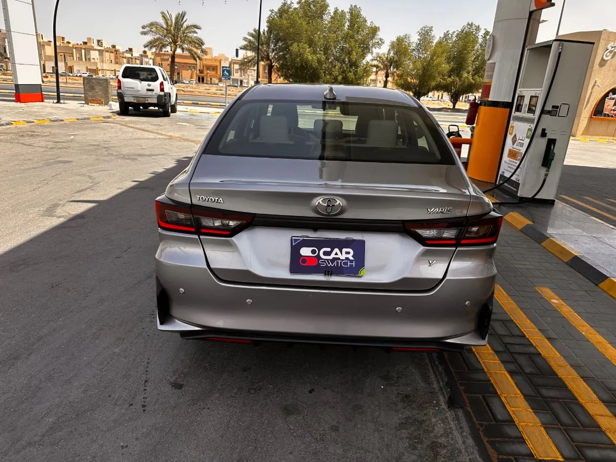 Car image 6