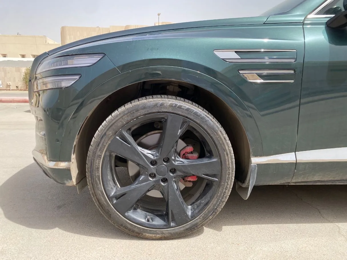 Car image 9