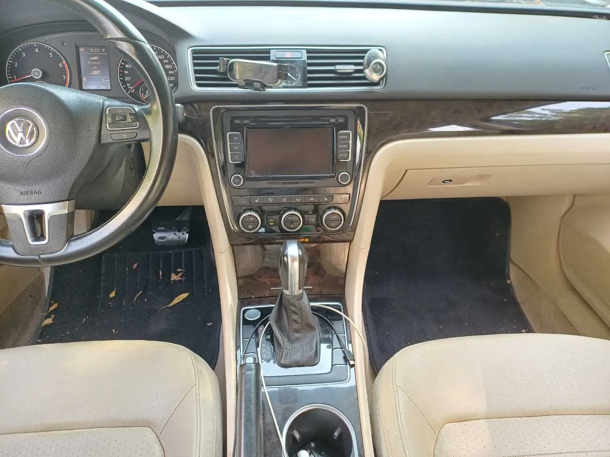 Car image 18