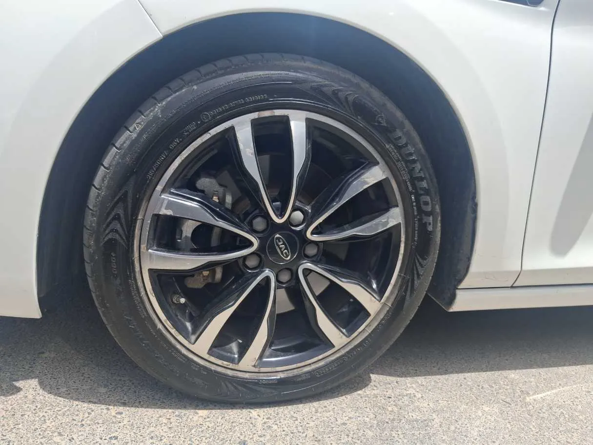 Car image 9