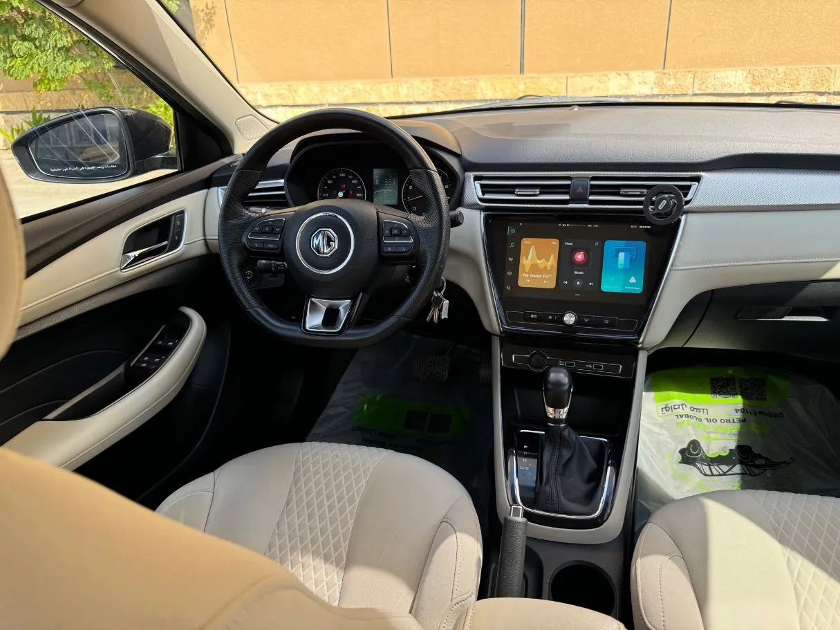 Car image 16