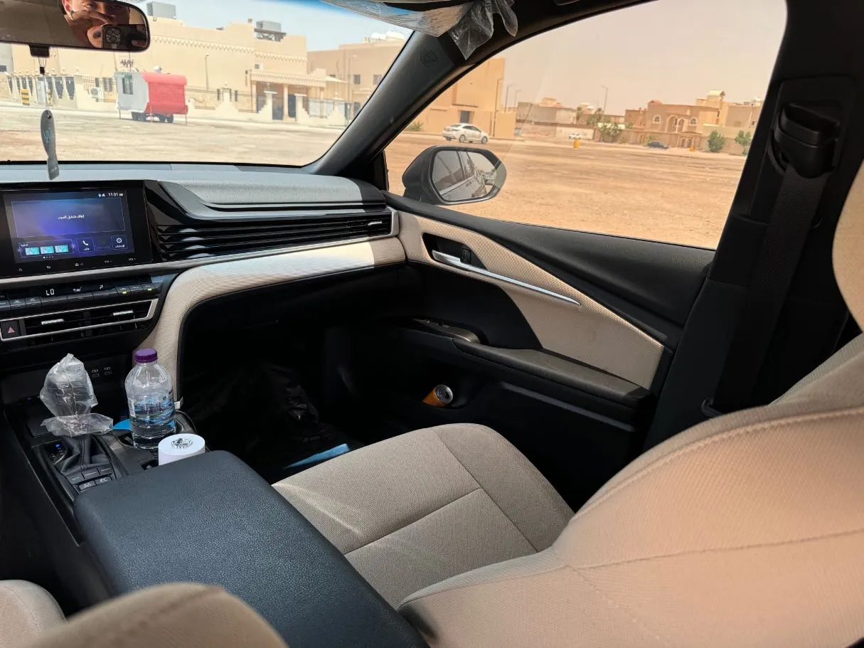 Car image 15