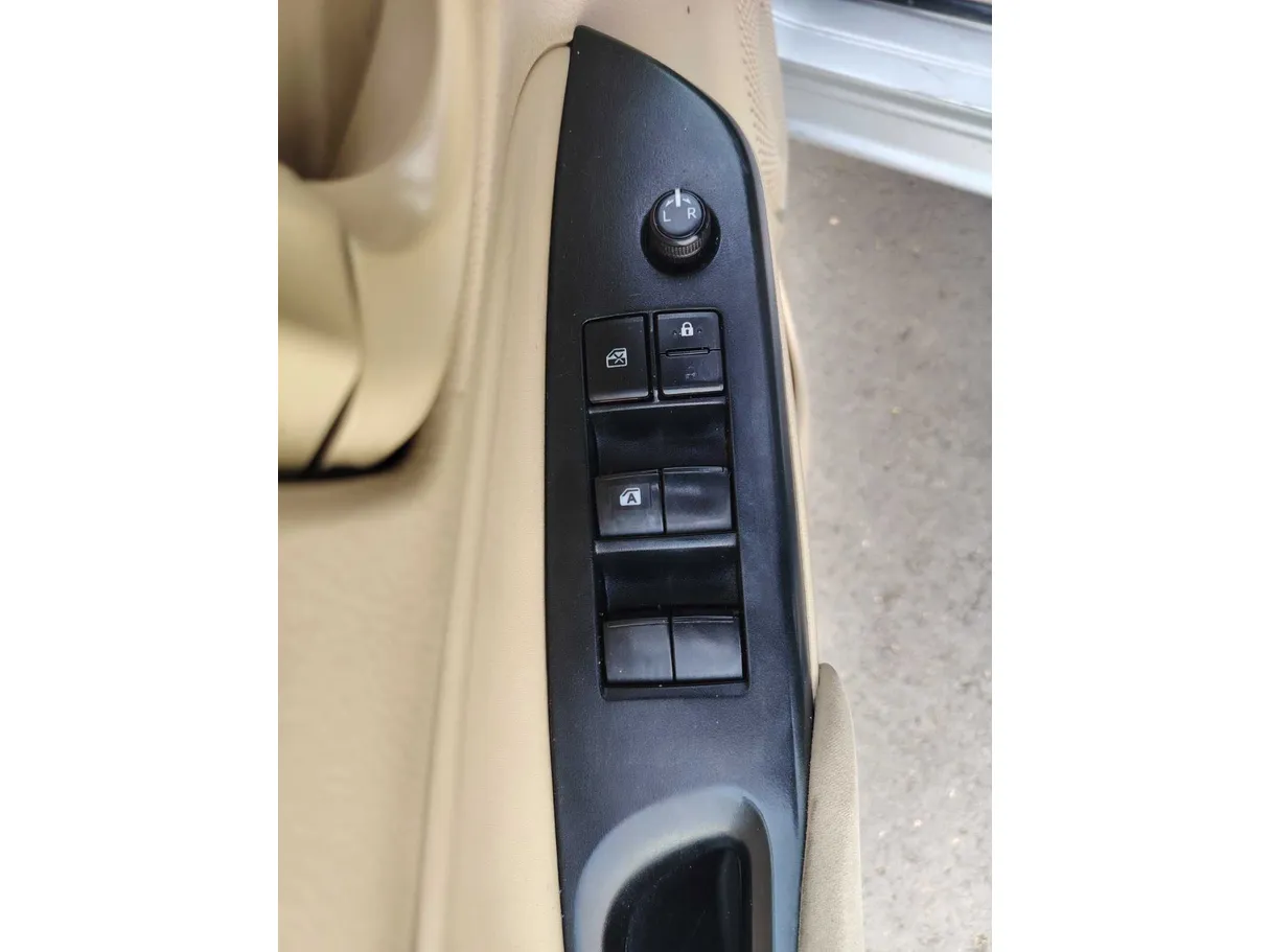 Car image 26