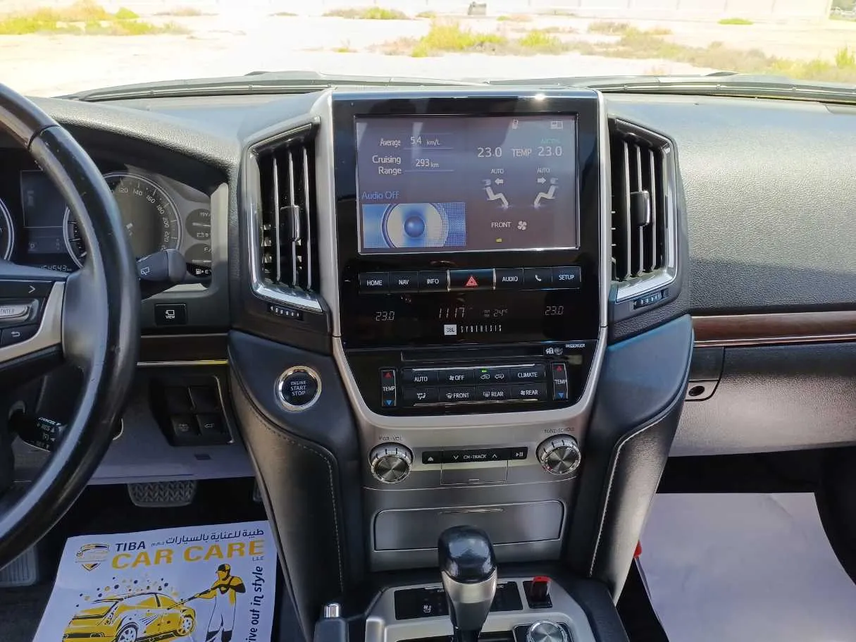 Car image 16