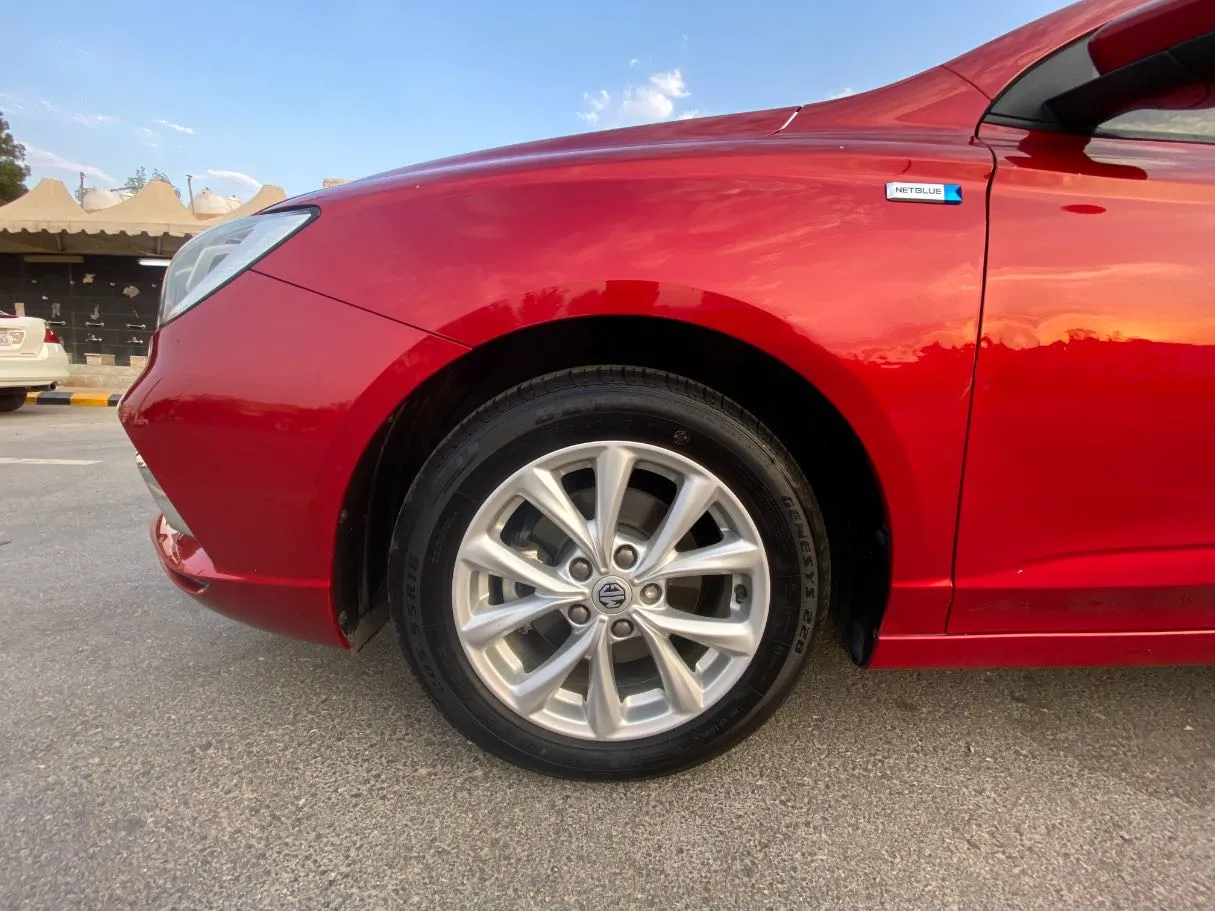 Car image 9