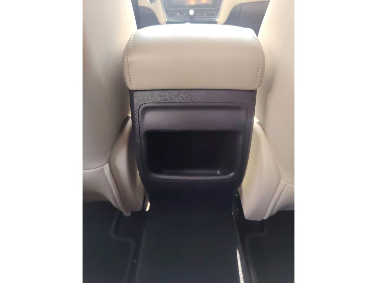 Car image 29