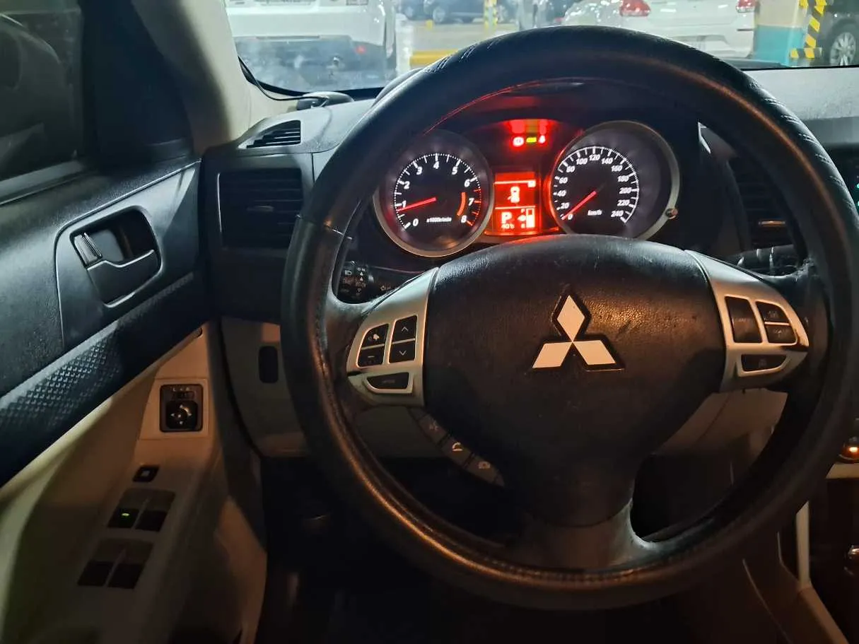 Car image 18