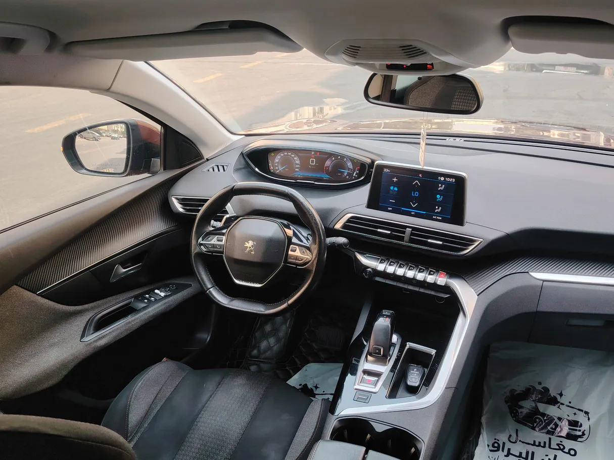 Car image 18