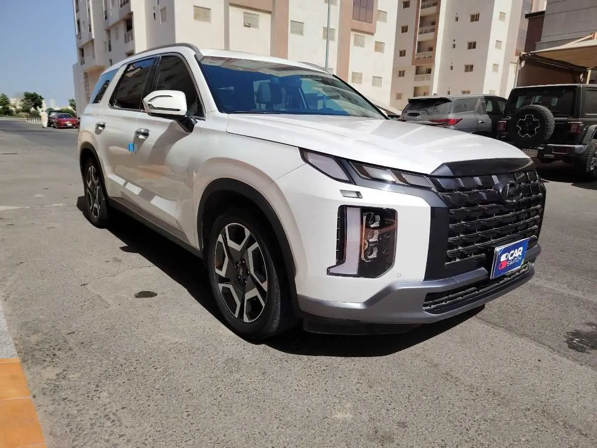 Car image 3