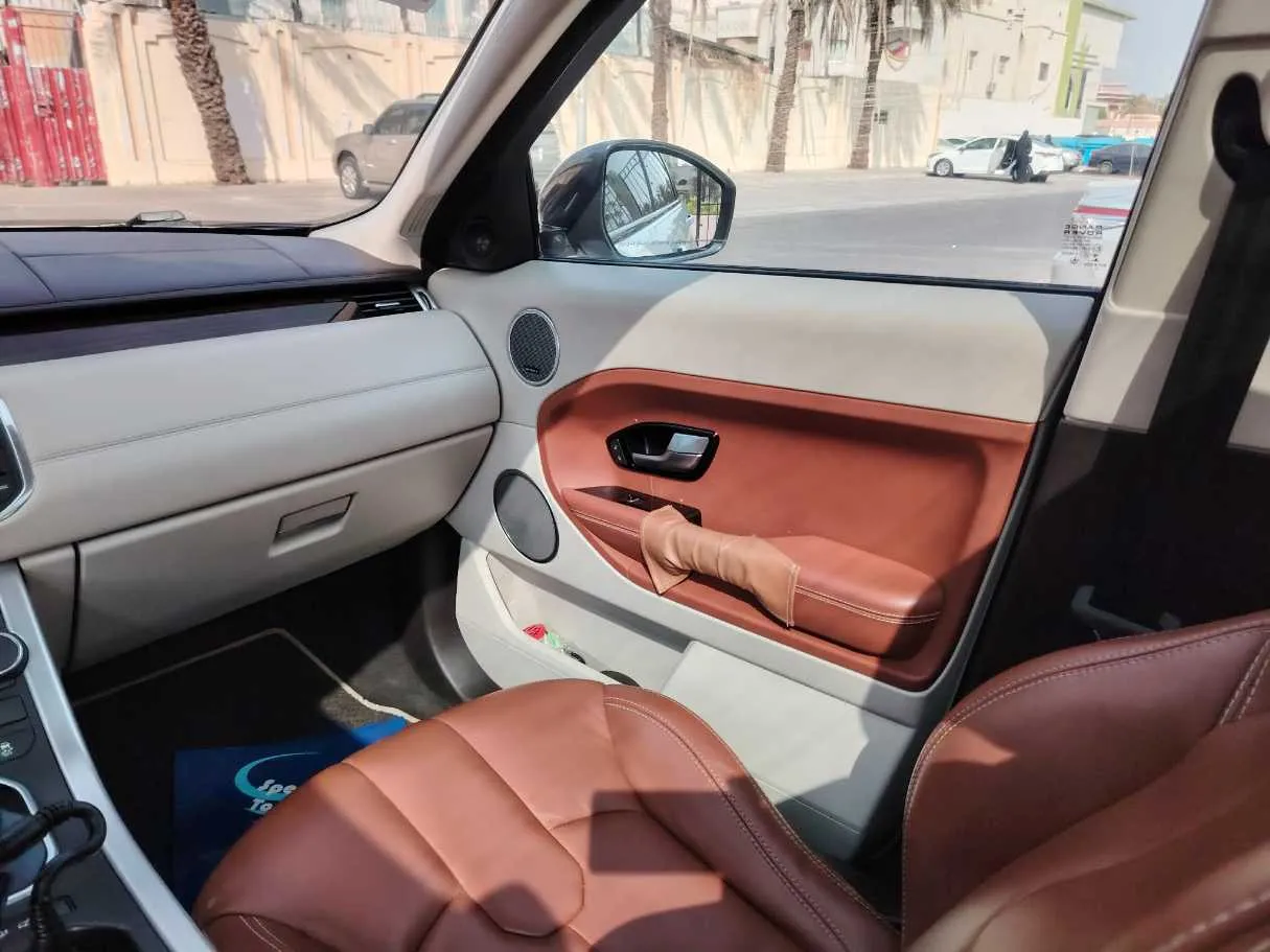 Car image 27