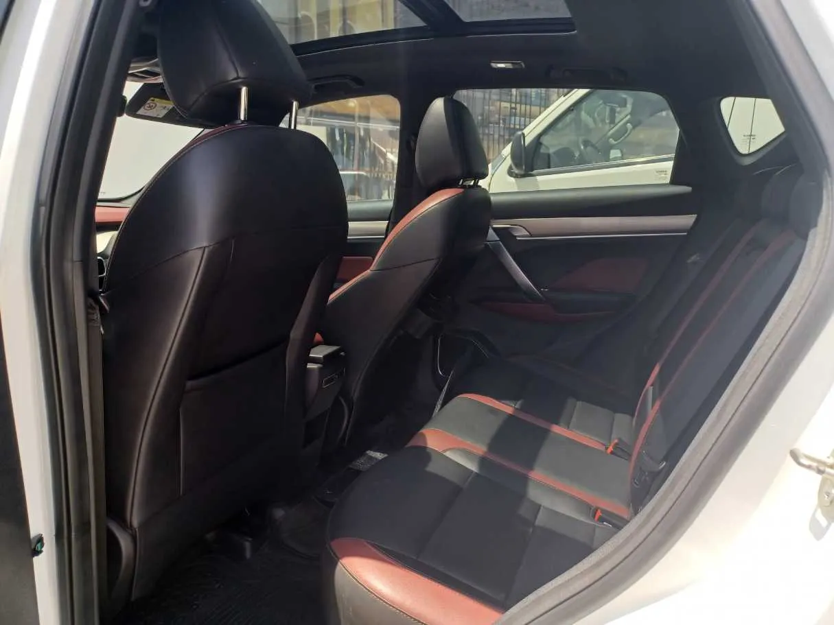 Car image 13