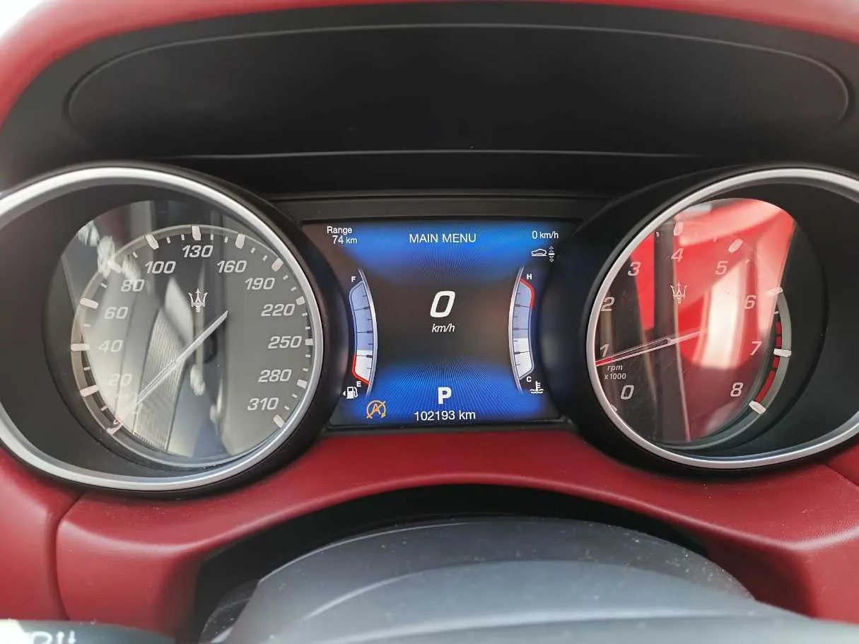 Car image 17