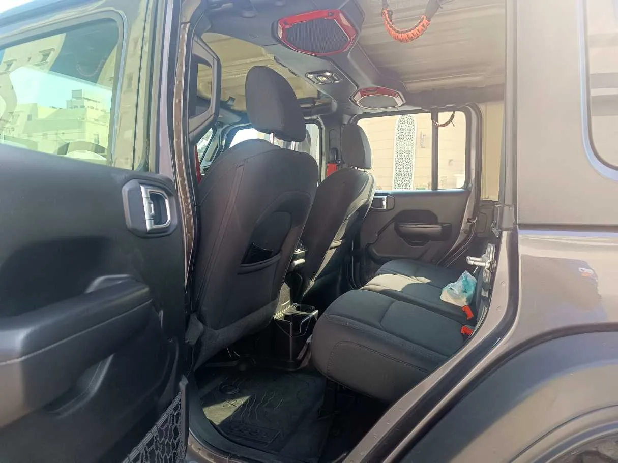 Car image 17